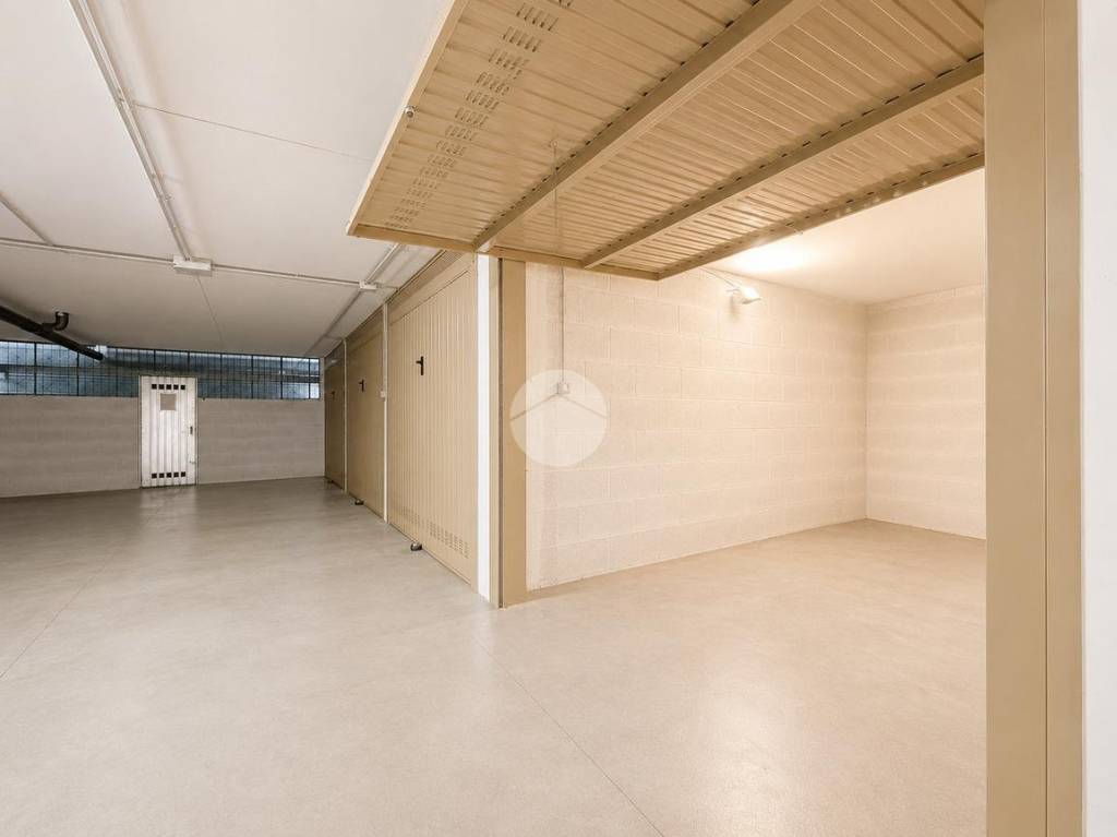 locale di sgombero in vendita a Roma in zona Ponte Mammolo