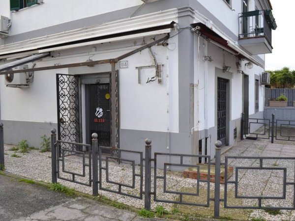 locale commerciale in vendita a Roma in zona Appio Claudio