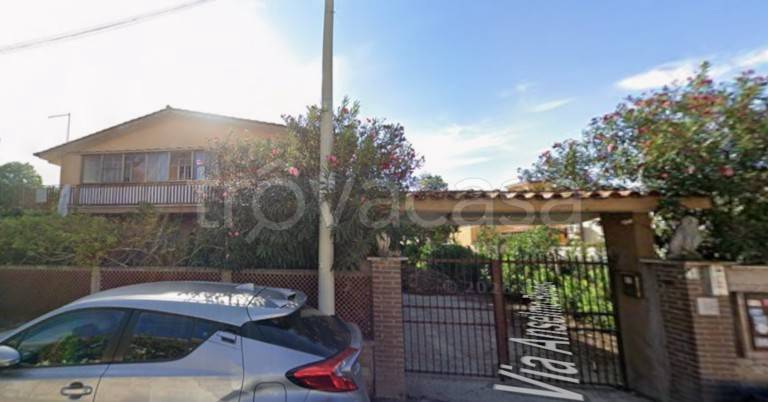 appartamento in vendita a Roma in zona Ostia Antica