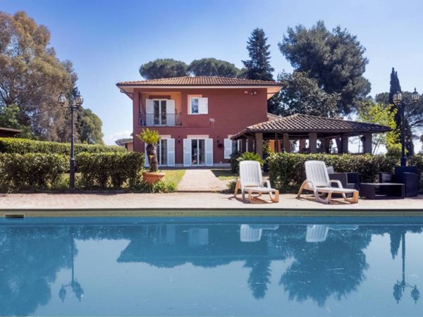 casa indipendente in vendita a Roma in zona Valle Muricana