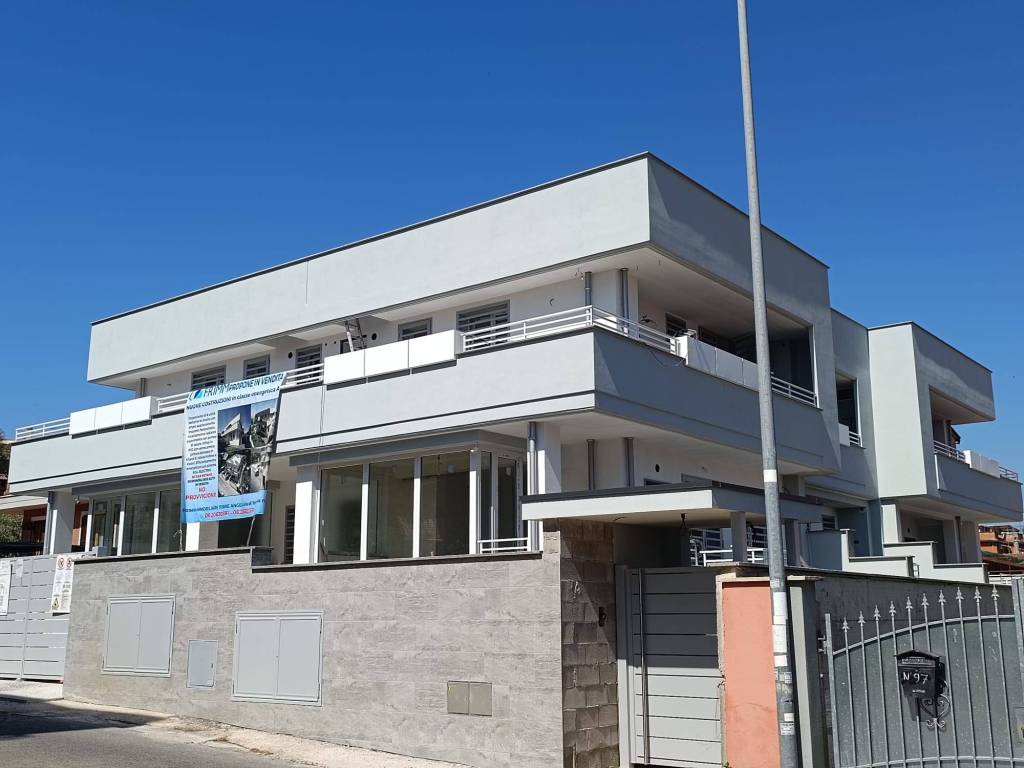 casa indipendente in vendita a Roma in zona Finocchio