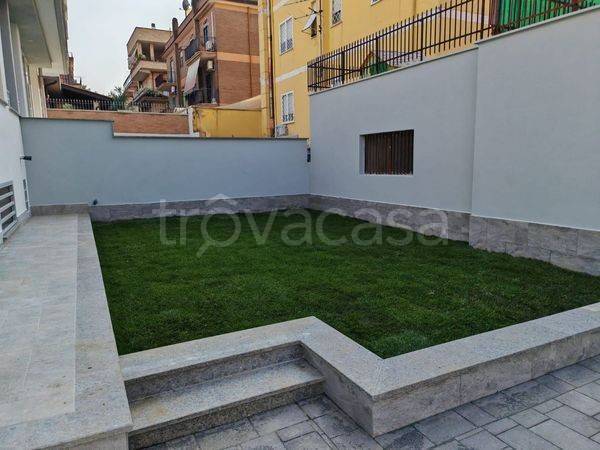 casa indipendente in vendita a Roma in zona Torre Angela