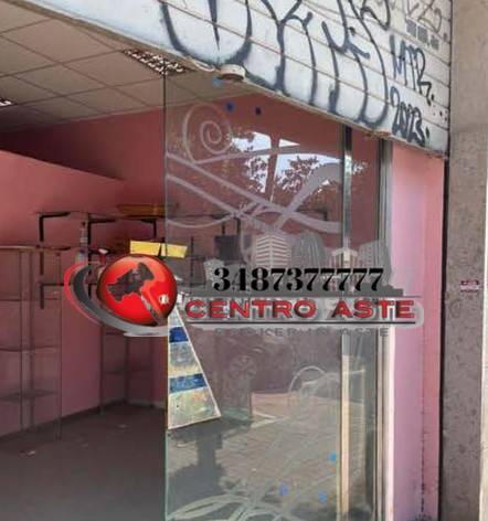 negozio in vendita a Roma in zona Tuscolano