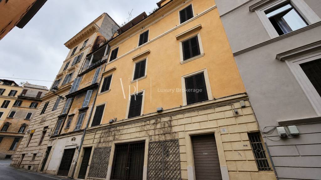 intera palazzina in vendita a Roma in zona Rione Monti/Campitelli