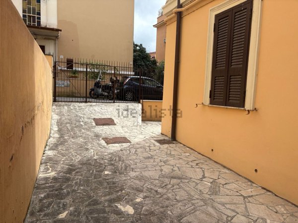 locale commerciale in vendita a Roma in zona Aurelio