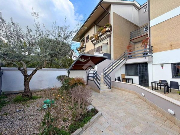appartamento in vendita a Roma in zona Tre Pini - Poggio dei Fiori