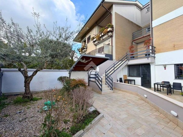 appartamento in vendita a Roma in zona Tre Pini - Poggio dei Fiori