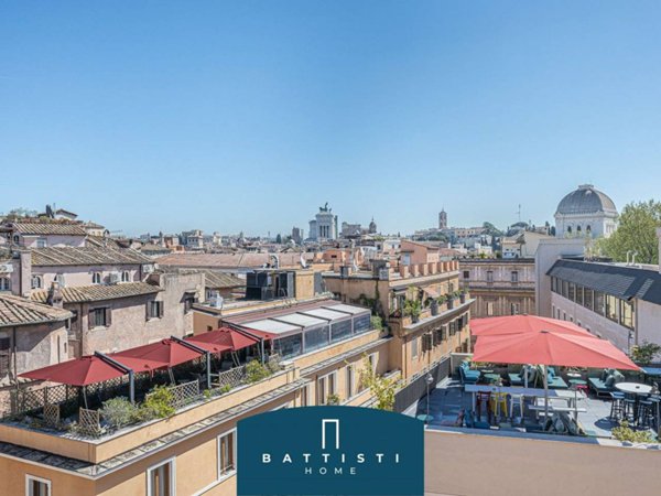 appartamento in vendita a Roma in zona Rione Regola