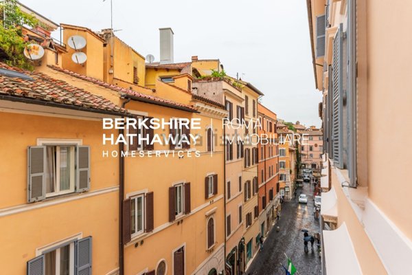 appartamento in vendita a Roma in zona Rione Regola
