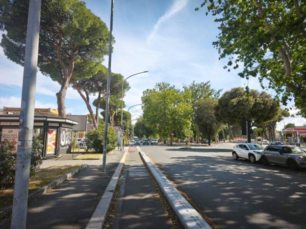 negozio in vendita a Roma in zona Ostiense