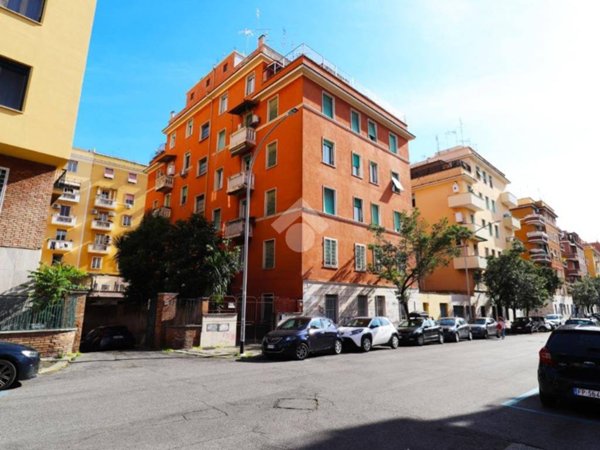 appartamento in vendita a Roma in zona Tuscolano