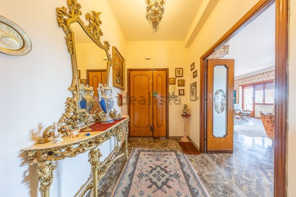 appartamento in vendita a Roma in zona Torre Angela