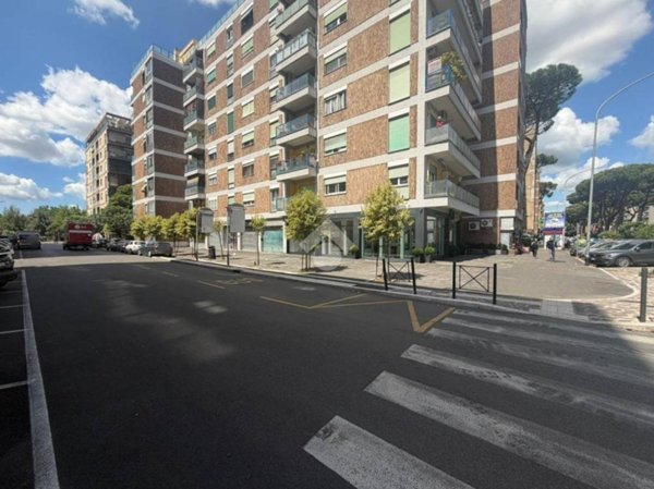 negozio in vendita a Roma in zona Monte Sacro/Talenti