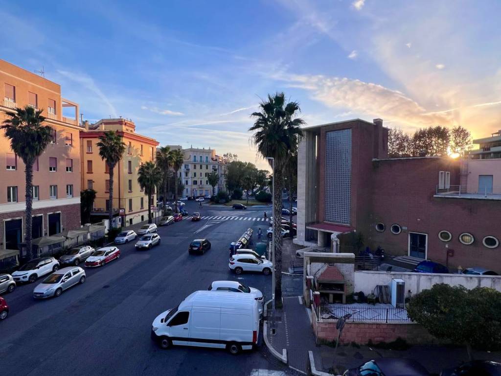 appartamento in vendita a Roma in zona Castel Fusano