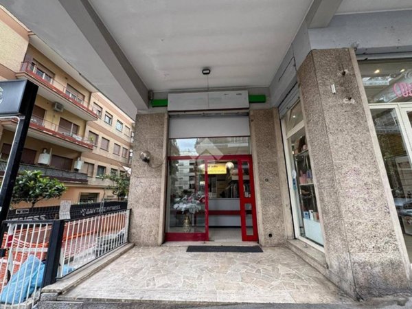 negozio in vendita a Roma