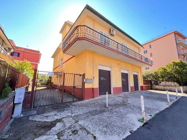 appartamento in vendita a Roma in zona Torre Angela