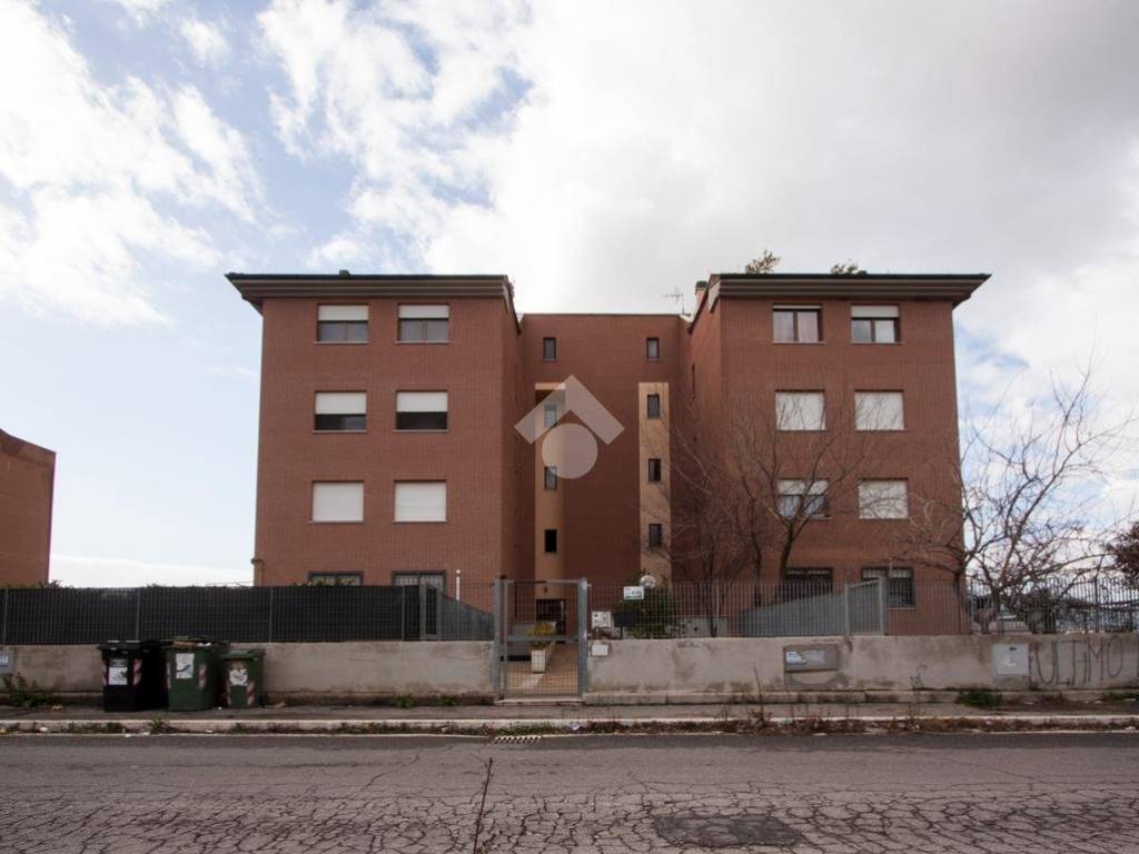 appartamento in vendita a Roma in zona Castelverde