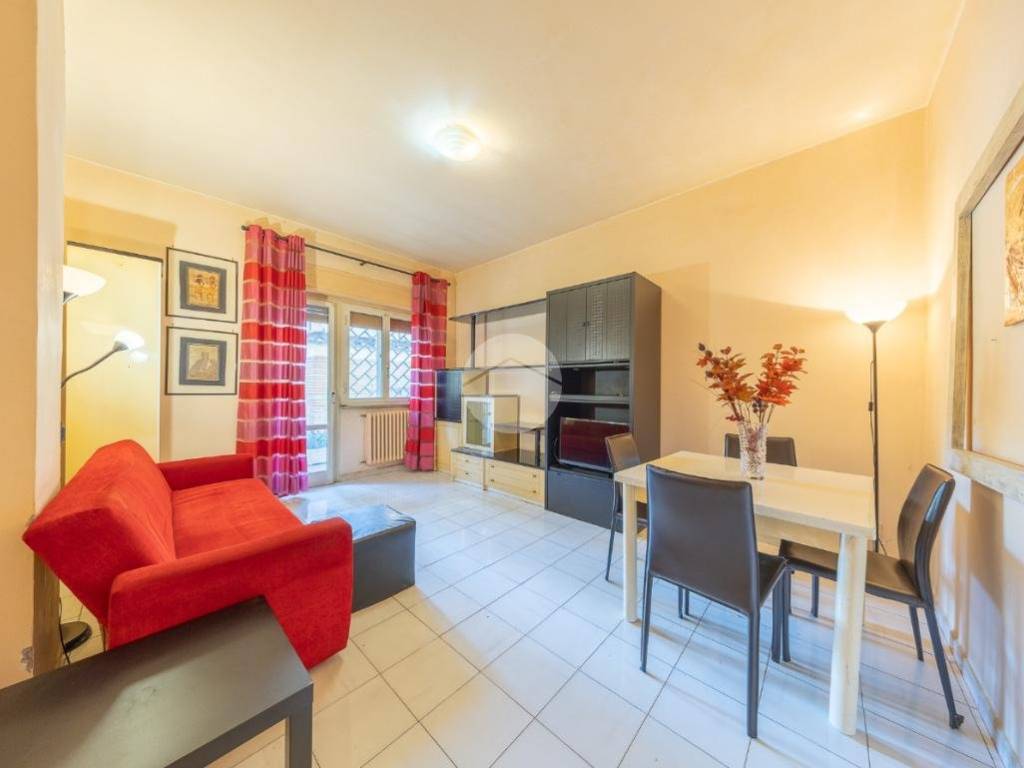 appartamento in vendita a Roma in zona Appio Claudio