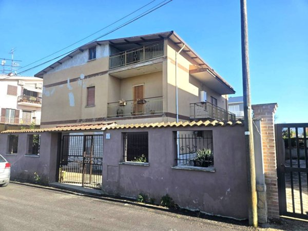casa indipendente in vendita a Roma in zona Lunghezza