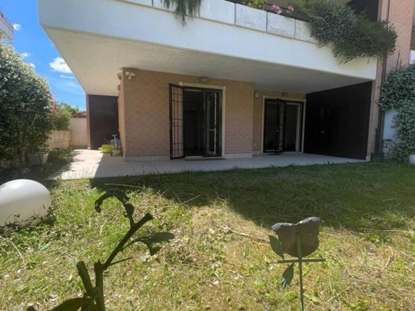 appartamento in vendita a Roma in zona Valle Muricana