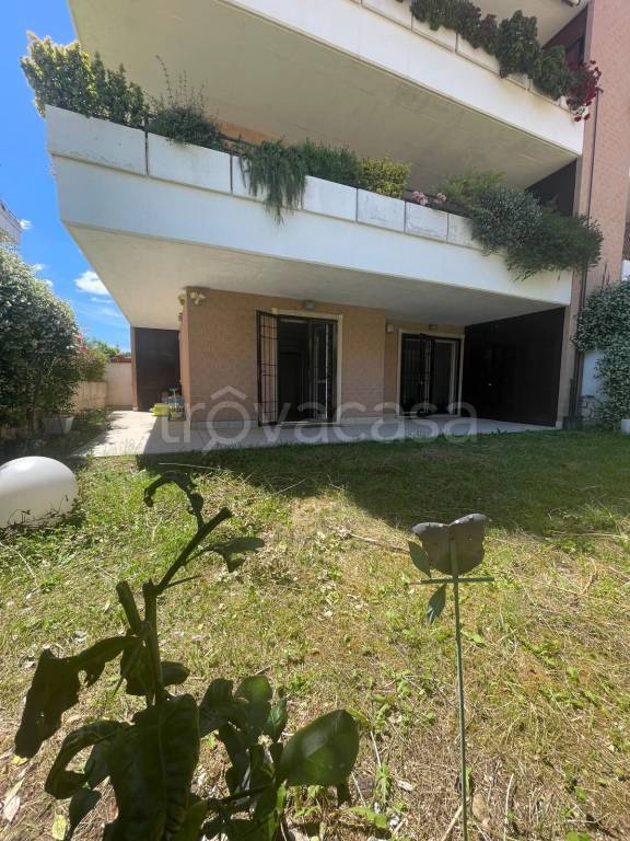 appartamento in vendita a Roma in zona Valle Muricana