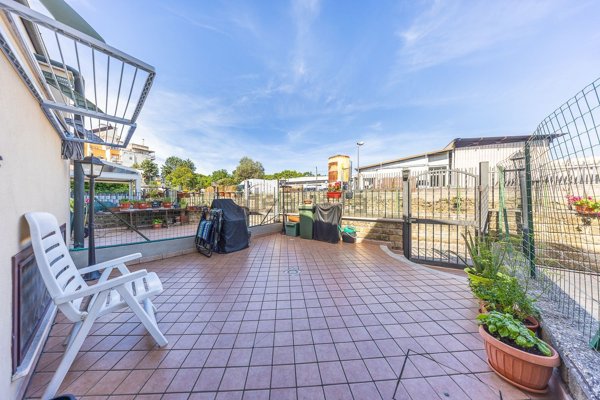 casa indipendente in vendita a Roma in zona Torre Angela