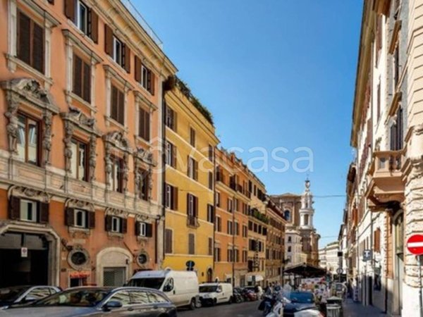 appartamento in vendita a Roma in zona Trevi-Colonna