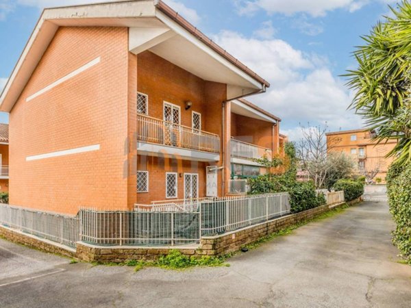 casa indipendente in vendita a Roma in zona Torrevecchia
