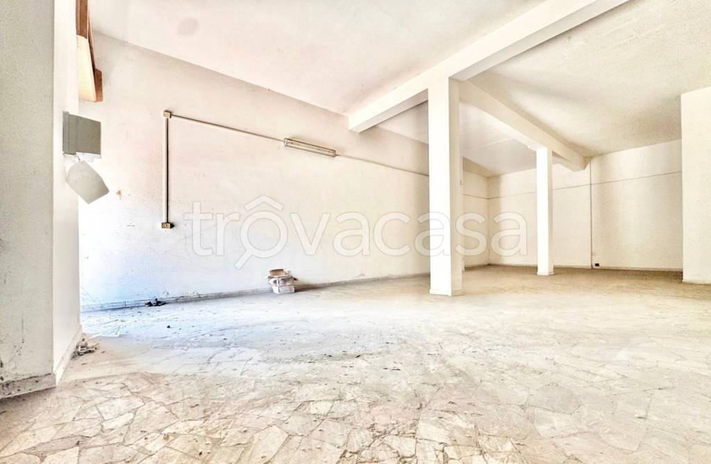 negozio in vendita a Roma in zona Borghesiana