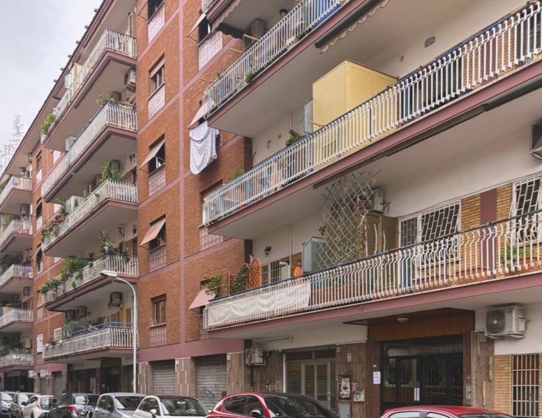 locale commerciale in vendita a Roma in zona Collatino