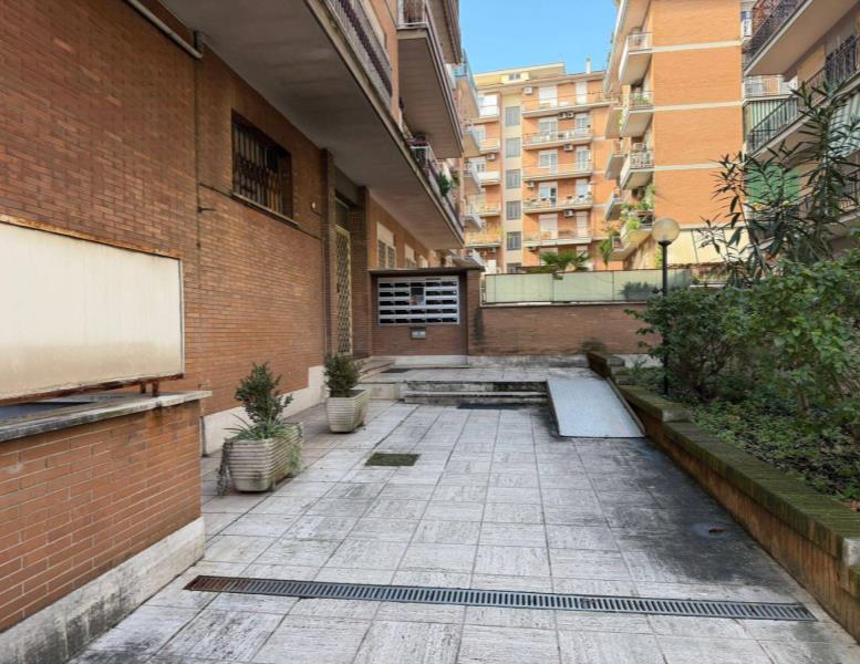 appartamento in vendita a Roma in zona Monte Sacro/Talenti