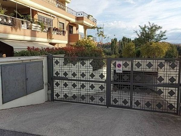 negozio in vendita a Roma in zona Alessandrino