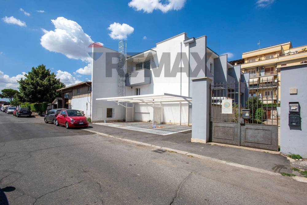 appartamento in vendita a Roma in zona Torre Maura