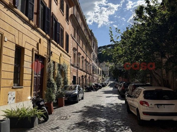 appartamento in vendita a Roma in zona Trastevere