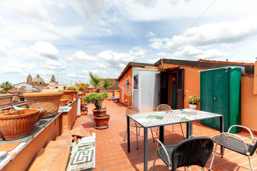 appartamento in vendita a Roma in zona Appio Latino