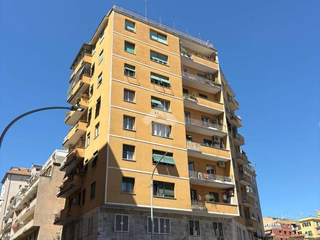 appartamento in vendita a Roma in zona Tuscolano