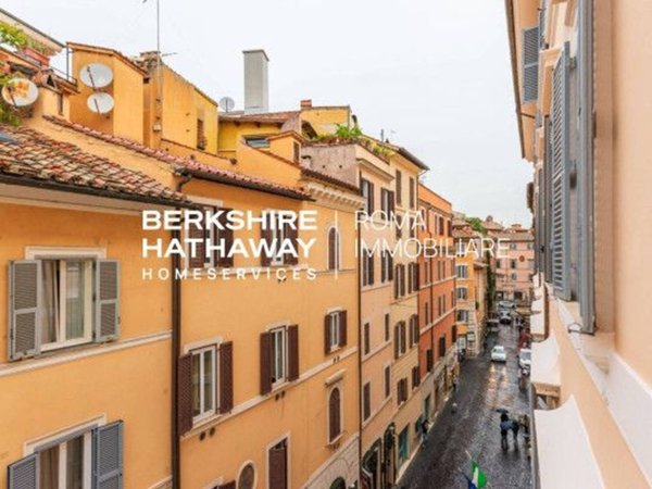 appartamento in vendita a Roma in zona Rione Regola