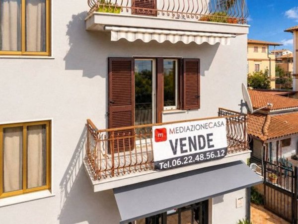 appartamento in vendita a Roma in zona Giardini di Corcolle