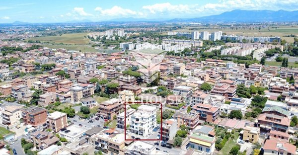 appartamento in vendita a Roma in zona Torre Angela