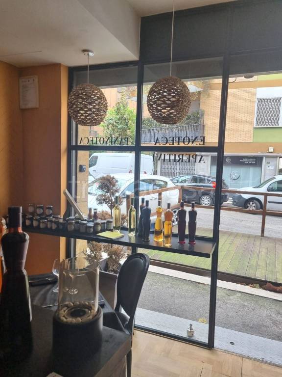 negozio in vendita a Roma in zona Tor di Quinto