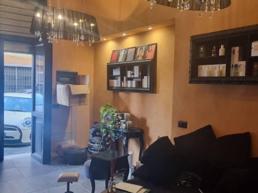 negozio in vendita a Roma in zona Tor di Quinto