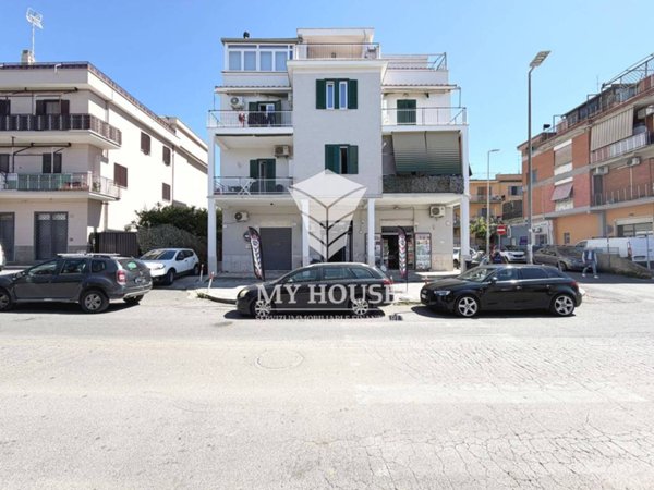 appartamento in vendita a Roma in zona Torre Angela
