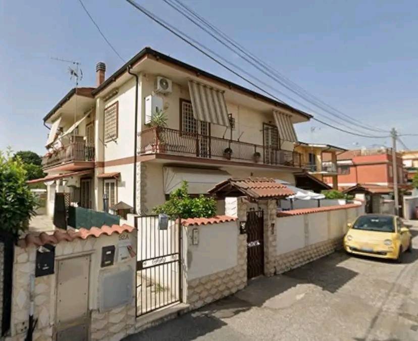 appartamento in vendita a Roma in zona Lunghezza