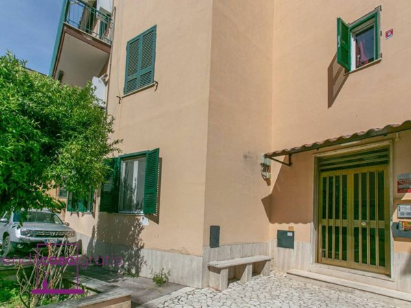 appartamento in vendita a Roma in zona Torre Maura