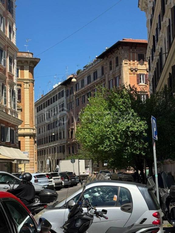 negozio in vendita a Roma in zona Rione Prati