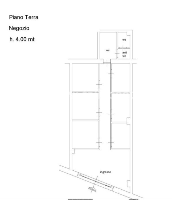 negozio in vendita a Roma in zona Tuscolano
