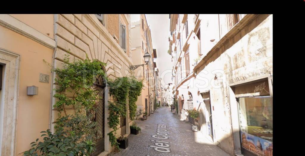 appartamento in vendita a Roma in zona Parione/Sant'Eustachio