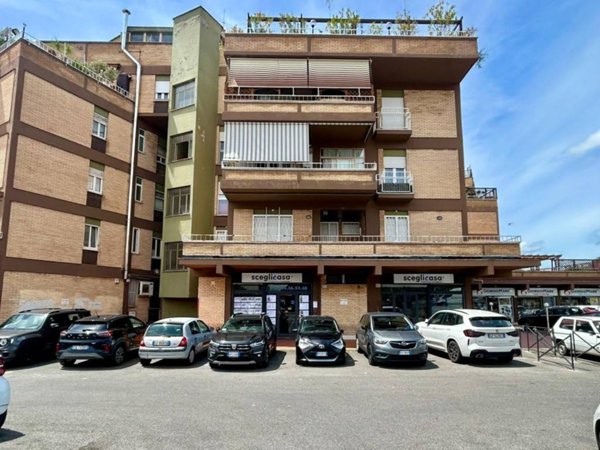 appartamento in vendita a Roma in zona Corviale