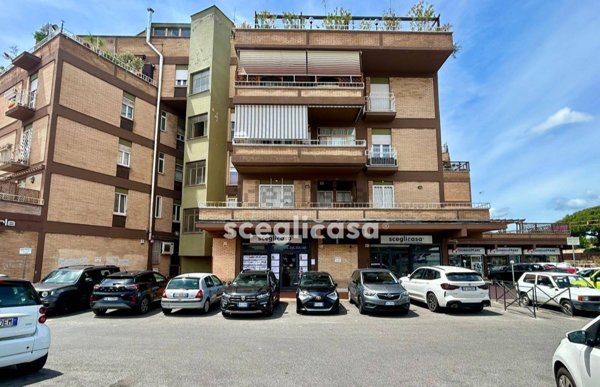 appartamento in vendita a Roma in zona Corviale