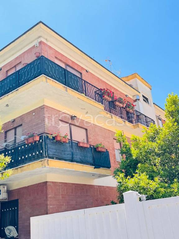 appartamento in vendita a Roma in zona Acilia